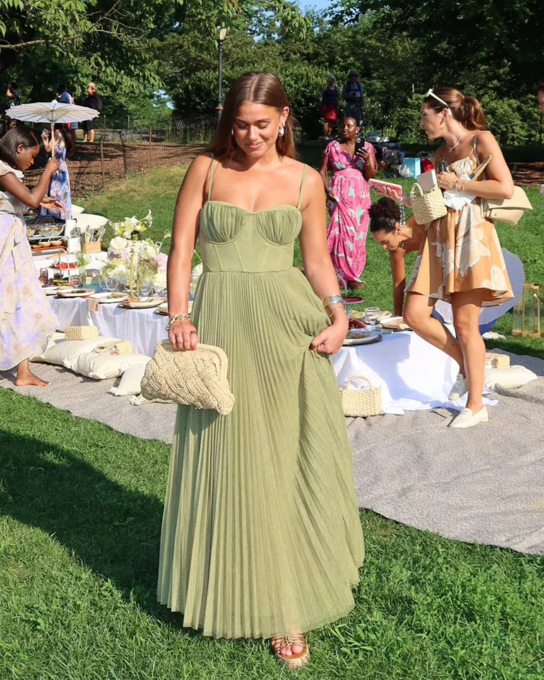 Olivia Dress – Modern Elegance with an Open Back