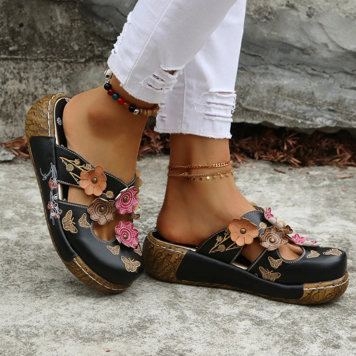 Clara™ - Elegant Retro Sandals with Floral Detail