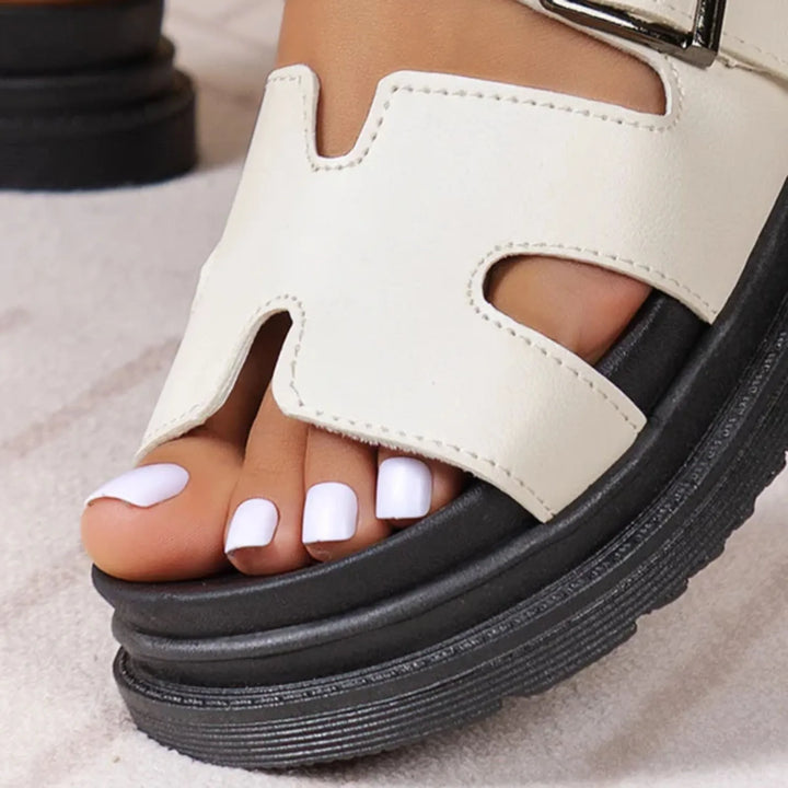 Amaris | Orthopaedic sandals with H-design