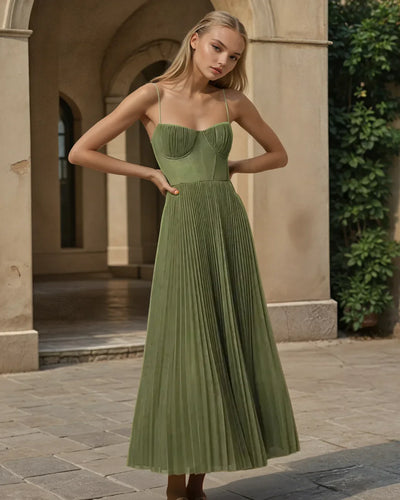 Olivia Dress – Modern Elegance with an Open Back